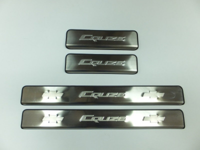 Chevrolet Cruze (09–/12–) Накладки на дверные пороги с логотипом, нерж.